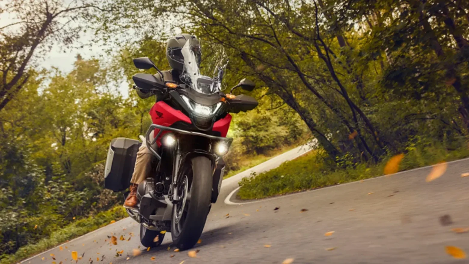 NC750X — 2025-NC750X_Location_Dynamic_0081-1560x880-1